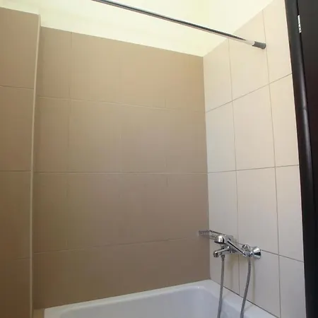 Impeccable 4-bed House In Holiday home *