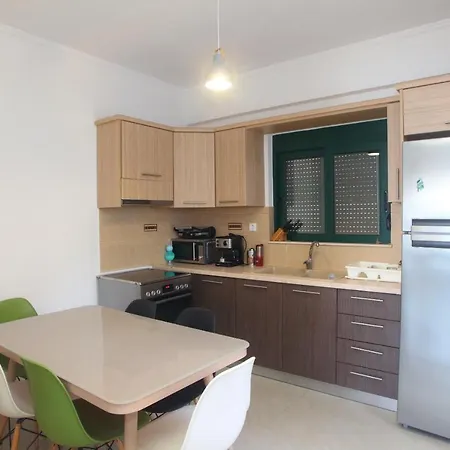 Impeccable 4-bed House In * Nikiana